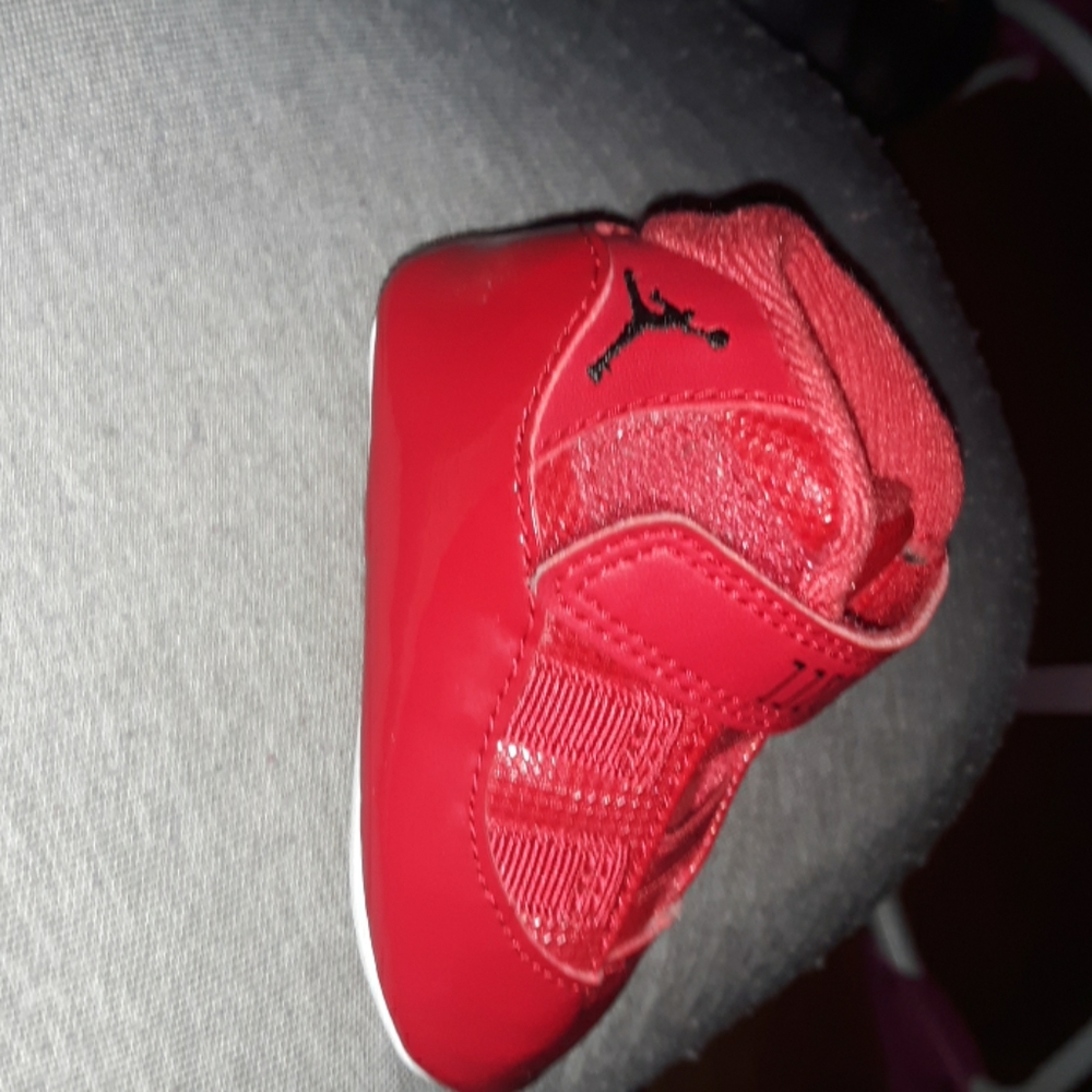Jordan retro 11 Red / Bred